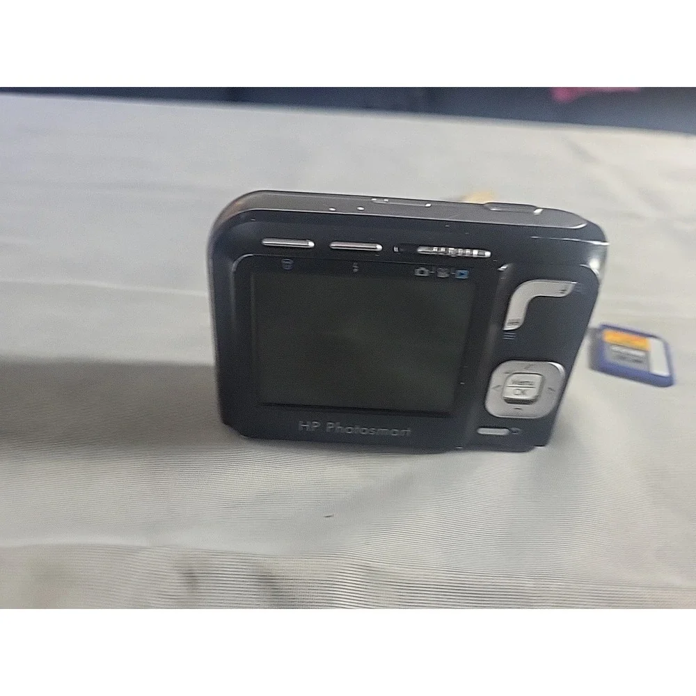 HP‎ Photosmart M447 - 5MP, 3x Zoom + 512MB Card! Damage To Screen